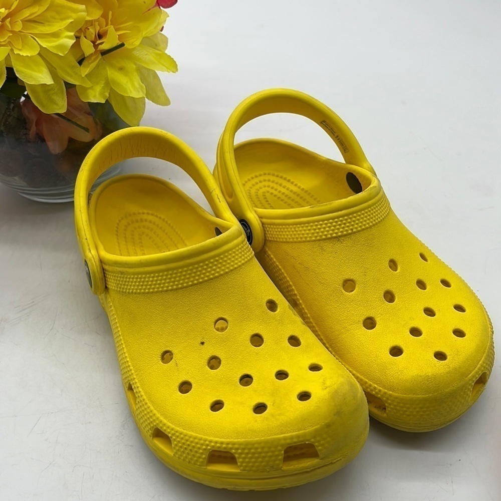 CROCS yellow traditional clog